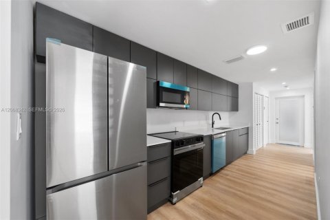 Propiedad comercial en venta en Miami, Florida, 327.76 m2 № 2339876 - foto 13