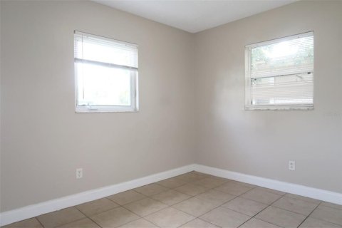 Casa en alquiler en Tampa, Florida, 2 dormitorios, 55.56 m2 № 1791562 - foto 6