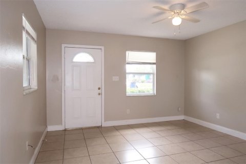Casa en alquiler en Tampa, Florida, 2 dormitorios, 55.56 m2 № 1791562 - foto 2