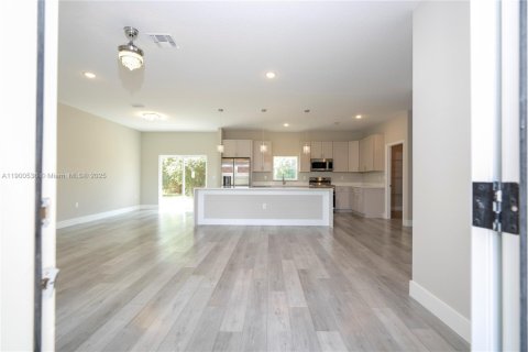 House in Sebring, Florida 3 bedrooms № 1953009 - photo 2