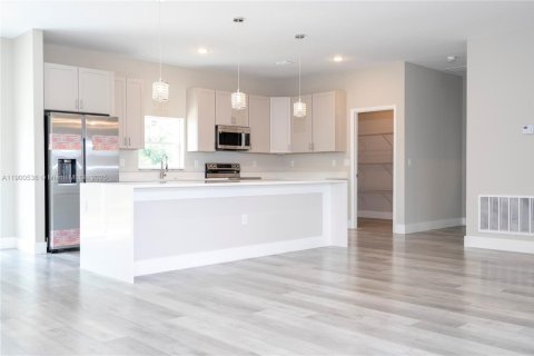 House in Sebring, Florida 3 bedrooms № 1953009 - photo 5