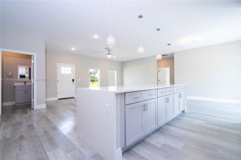 House in Sebring, Florida 3 bedrooms № 1953009 - photo 13