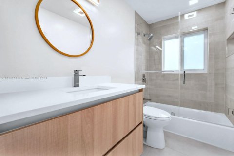 Casa en venta en Pembroke Pines, Florida, 3 dormitorios, 177.72 m2 № 1768356 - foto 29
