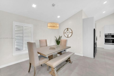Casa en venta en Pembroke Pines, Florida, 3 dormitorios, 177.72 m2 № 1768356 - foto 22