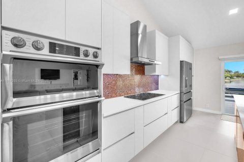 Casa en venta en Pembroke Pines, Florida, 3 dormitorios, 177.72 m2 № 1768356 - foto 18