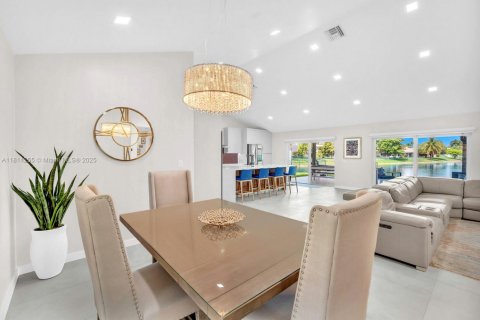 Casa en venta en Pembroke Pines, Florida, 3 dormitorios, 177.72 m2 № 1768356 - foto 21