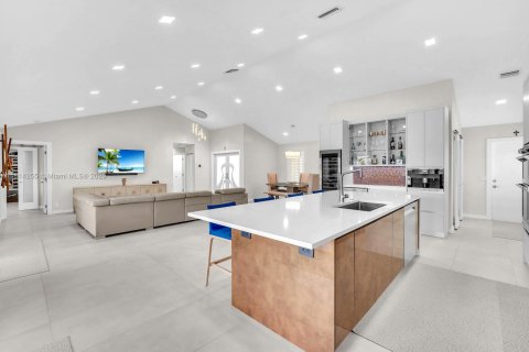 Casa en venta en Pembroke Pines, Florida, 3 dormitorios, 177.72 m2 № 1768356 - foto 14