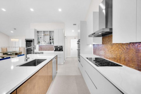 Casa en venta en Pembroke Pines, Florida, 3 dormitorios, 177.72 m2 № 1768356 - foto 15