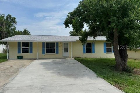 House in Brooksville, Florida 3 bedrooms, 118.45 sq.m. № 2267365