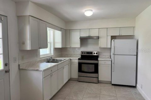 House in Brooksville, Florida 3 bedrooms, 118.45 sq.m. № 2267365 - photo 2