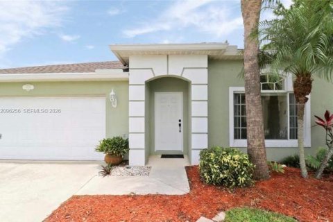 Villa ou maison à Stuart, Floride 3 chambres № 2387822