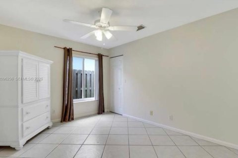 Villa ou maison à louer à Stuart, Floride: 3 chambres № 2387822 - photo 3