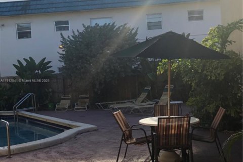Condominio en Oakland Park, Florida, 1 dormitorio  № 1969141