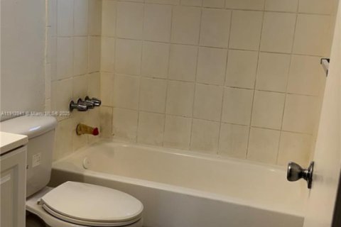 Снять в аренду кондоминиум в Окленд-Парк, Флорида 1 спальня, 38.28м2, № 1969141 - фото 6