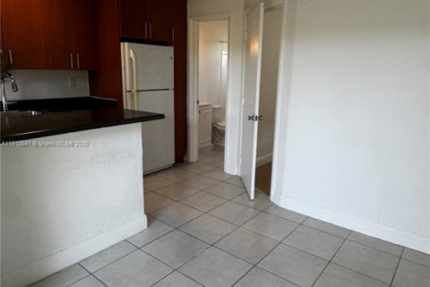 Снять в аренду кондоминиум в Окленд-Парк, Флорида 1 спальня, 38.28м2, № 1969141 - фото 4