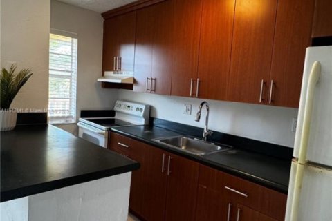 Снять в аренду кондоминиум в Окленд-Парк, Флорида 1 спальня, 38.28м2, № 1969141 - фото 3