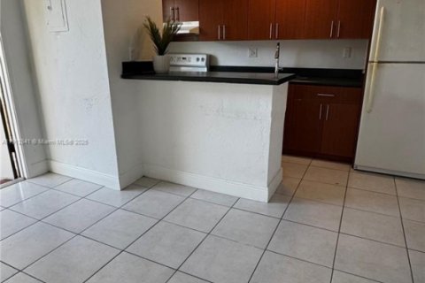 Снять в аренду кондоминиум в Окленд-Парк, Флорида 1 спальня, 38.28м2, № 1969141 - фото 5