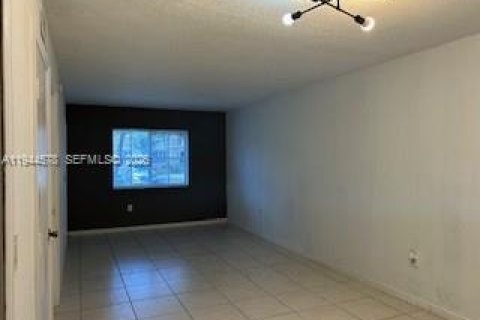 Copropriété à louer à Homestead, Floride: 2 chambres, 76.37 m2 № 2001483 - photo 6