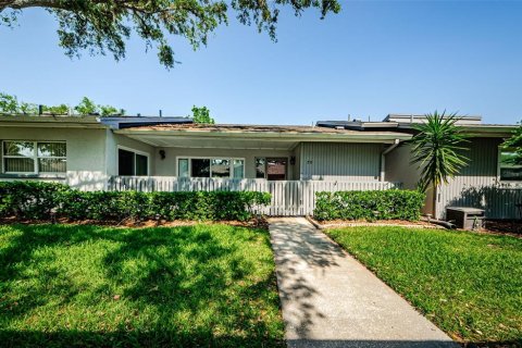 House in Oldsmar, Florida 2 bedrooms, 143.44 sq.m. № 1644473 - photo 1
