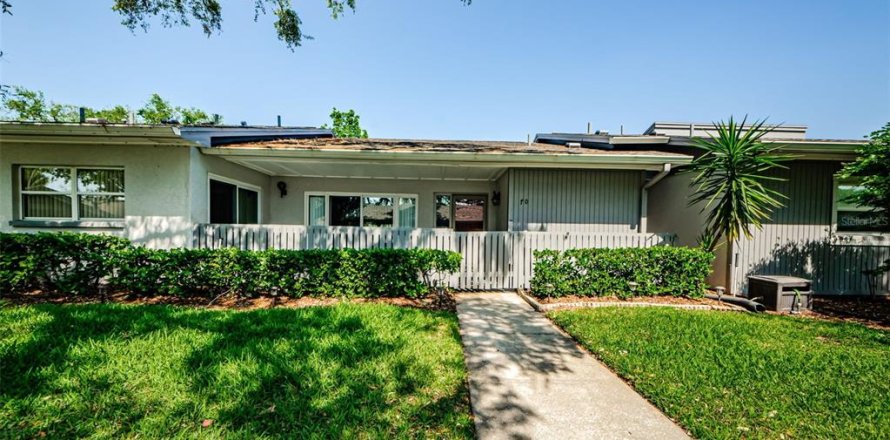 House in Oldsmar, Florida 2 bedrooms, 143.44 sq.m. № 1644473