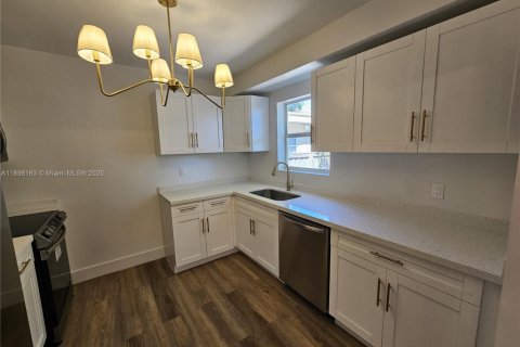 Купить виллу или дом в Майами-Бич, Флорида 3 спальни, 151.43м2, № 2080219 - фото 12