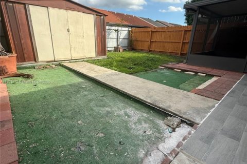 Casa en venta en Hialeah, Florida, 3 dormitorios, 108.14 m2 № 1951669 - foto 18