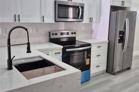 Villa ou maison à vendre à Hialeah, Floride: 3 chambres, 108.14 m2 № 1951669 - photo 3