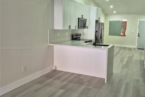 Villa ou maison à vendre à Hialeah, Floride: 3 chambres, 108.14 m2 № 1951669 - photo 5