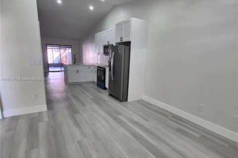 Villa ou maison à vendre à Hialeah, Floride: 3 chambres, 108.14 m2 № 1951669 - photo 2