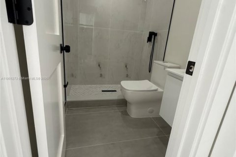 Casa en venta en Hialeah, Florida, 3 dormitorios, 108.14 m2 № 1951669 - foto 15