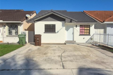 Villa ou maison à vendre à Hialeah, Floride: 3 chambres, 108.14 m2 № 1951669 - photo 1