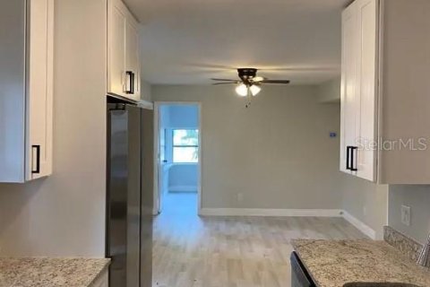Apartment in Gulfport, Florida 2 bedrooms, 58.53 sq.m. № 1819383 - photo 2