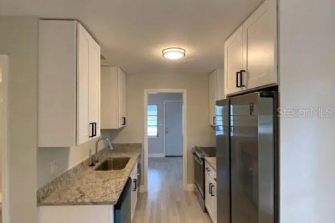 Apartment in Gulfport, Florida 2 bedrooms, 58.53 sq.m. № 1819383 - photo 4