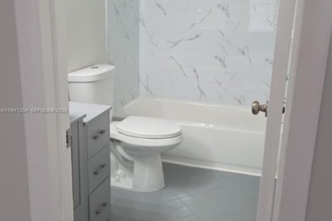 Condominio en venta en Oakland Park, Florida, 2 dormitorios, 81.75 m2 № 2000646 - foto 11