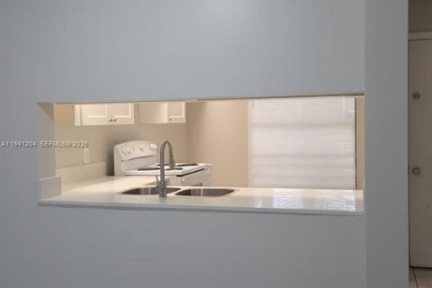 Condominio en venta en Oakland Park, Florida, 2 dormitorios, 81.75 m2 № 2000646 - foto 5