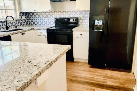 Townhouse in Homestead, Florida 3 bedrooms, 153.94 sq.m. № 1953732 - photo 2