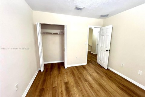 Townhouse in Homestead, Florida 3 bedrooms, 153.94 sq.m. № 1953732 - photo 13