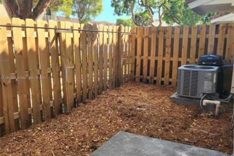 Townhouse in Homestead, Florida 3 bedrooms, 153.94 sq.m. № 1953732 - photo 16