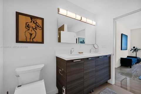 Condo in Deerfield Beach, Florida, 2 bedrooms  № 2045970 - photo 26