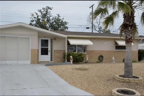 Casa en alquiler en Holiday, Florida, 2 dormitorios, 108.51 m2 № 1824894 - foto 1