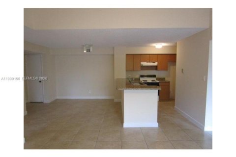 Condo in Hollywood, Florida, 2 bedrooms  № 2052069 - photo 6