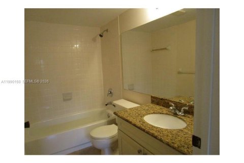 Condo in Hollywood, Florida, 2 bedrooms  № 2052069 - photo 2