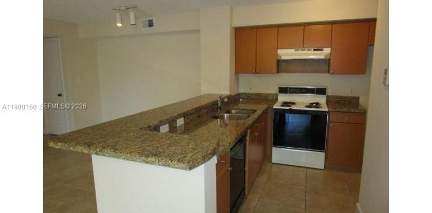 Condo in Hollywood, Florida, 2 bedrooms  № 2052069