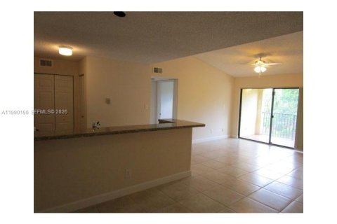 Condo in Hollywood, Florida, 2 bedrooms  № 2052069 - photo 5