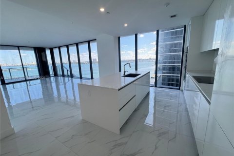 Copropriété à louer à Miami, Floride: 5 chambres, 240.06 m2 № 1999083 - photo 13