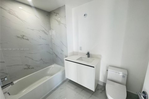 Copropriété à louer à Miami, Floride: 5 chambres, 240.06 m2 № 1999083 - photo 28