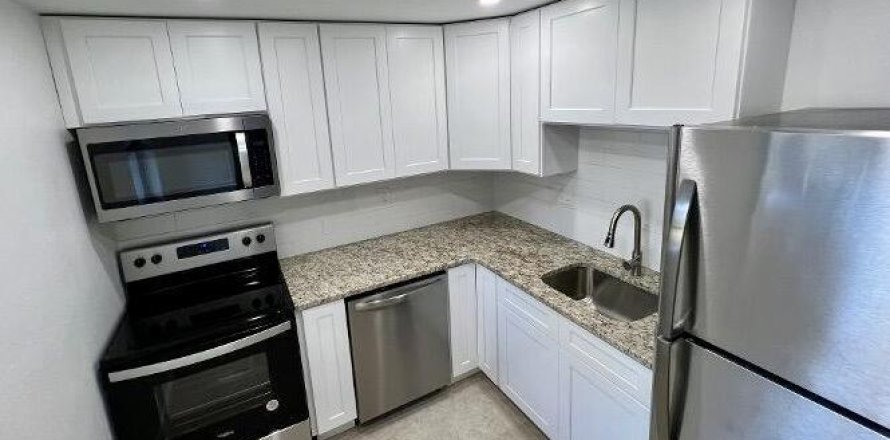 Condo in Daytona Beach, Florida, 2 bedrooms № 908252