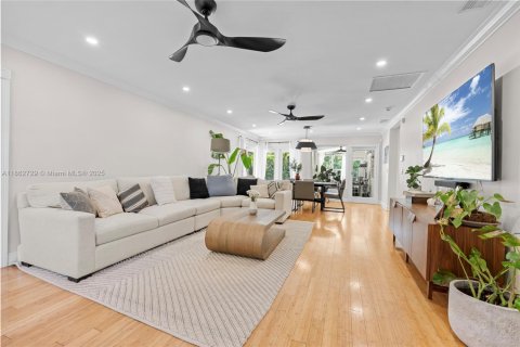 House in Hollywood, Florida 3 bedrooms, 161.09 sq.m. № 1891621 - photo 5