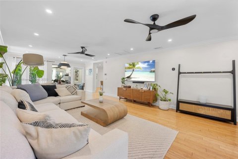 House in Hollywood, Florida 3 bedrooms, 161.09 sq.m. № 1891621 - photo 6