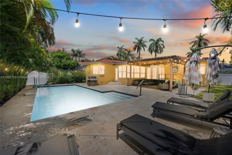 House in Hollywood, Florida 3 bedrooms, 161.09 sq.m. № 1891621 - photo 2